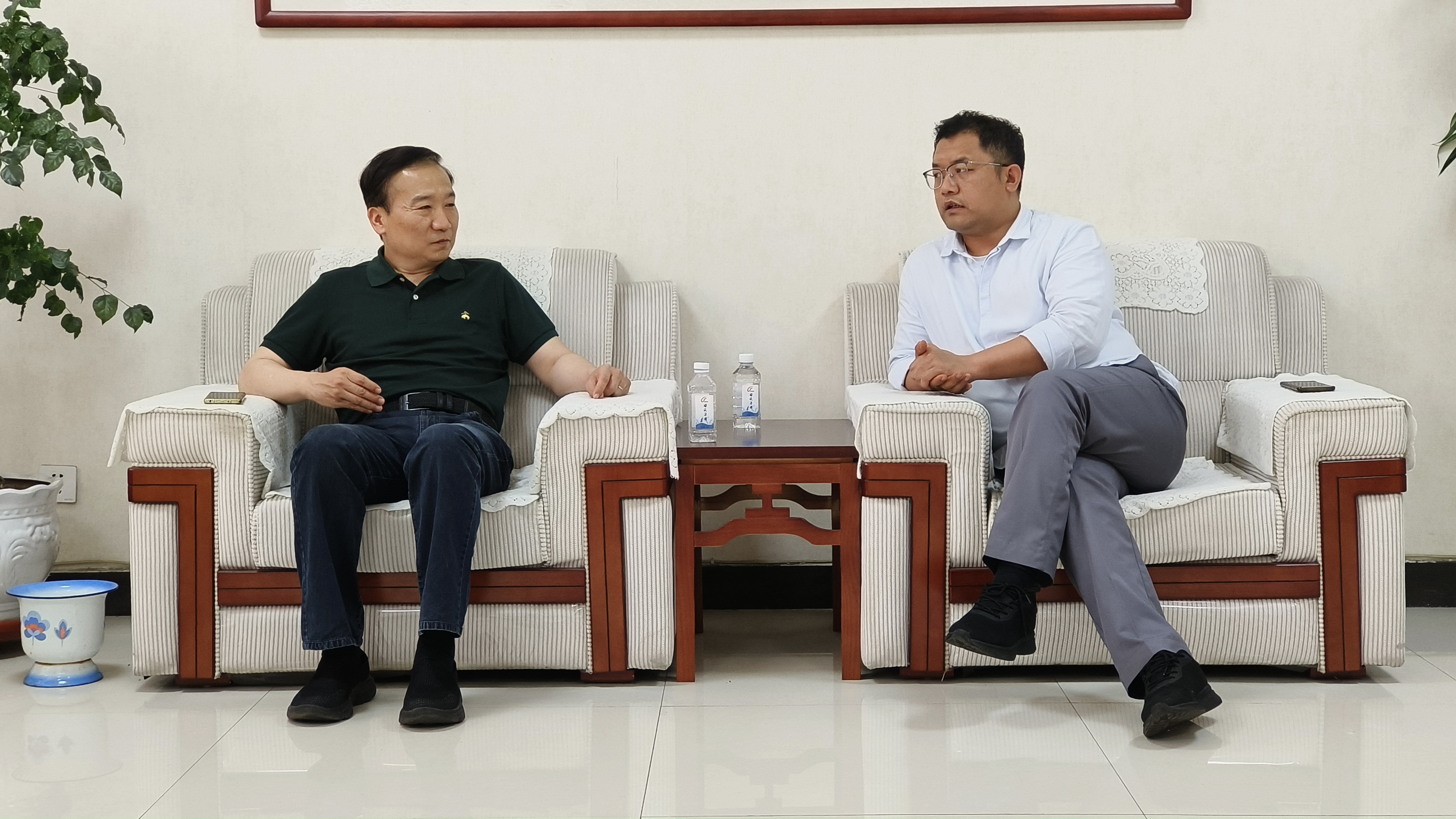 39436a005c1ac23c60254b200ee46258 PP电子游戏集团董事长王智勇会見香港中科石油和海南青玉能源客人